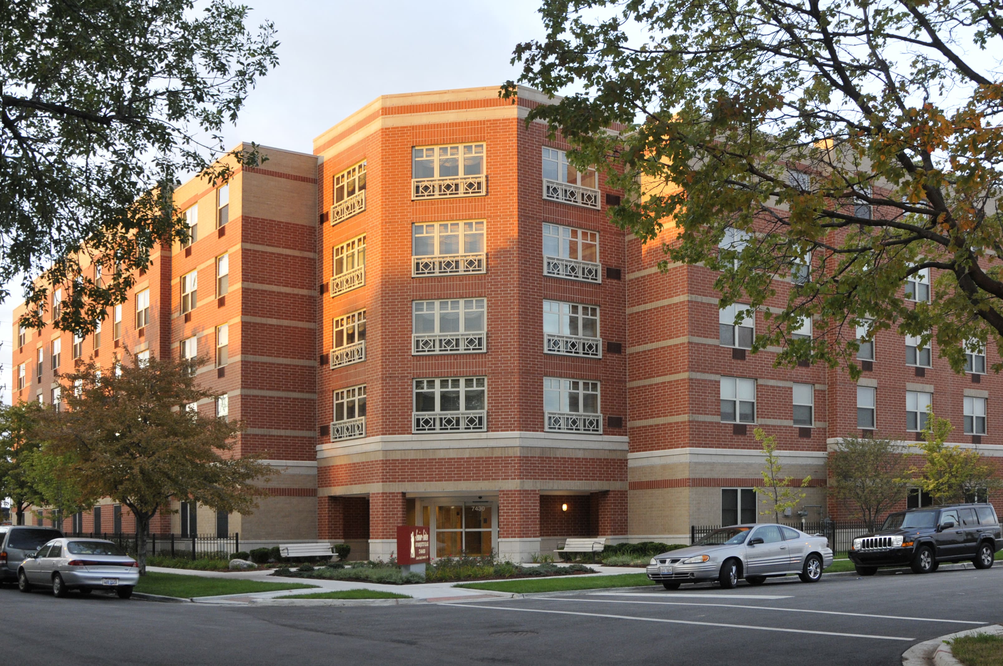 Senior Suites of Marquette Village Community Exterior