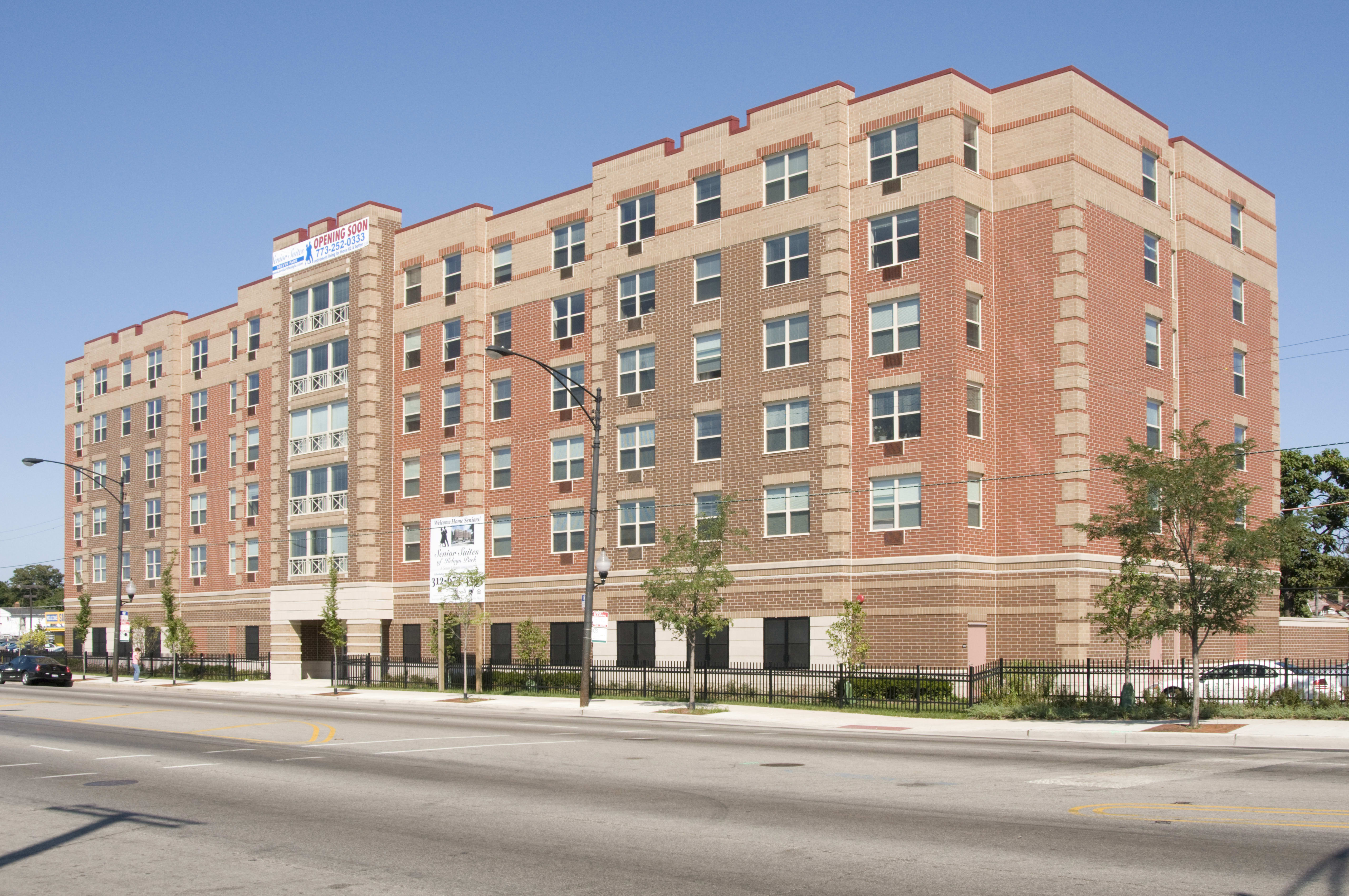 Senior Suites of Kelvyn Park Community Exterior