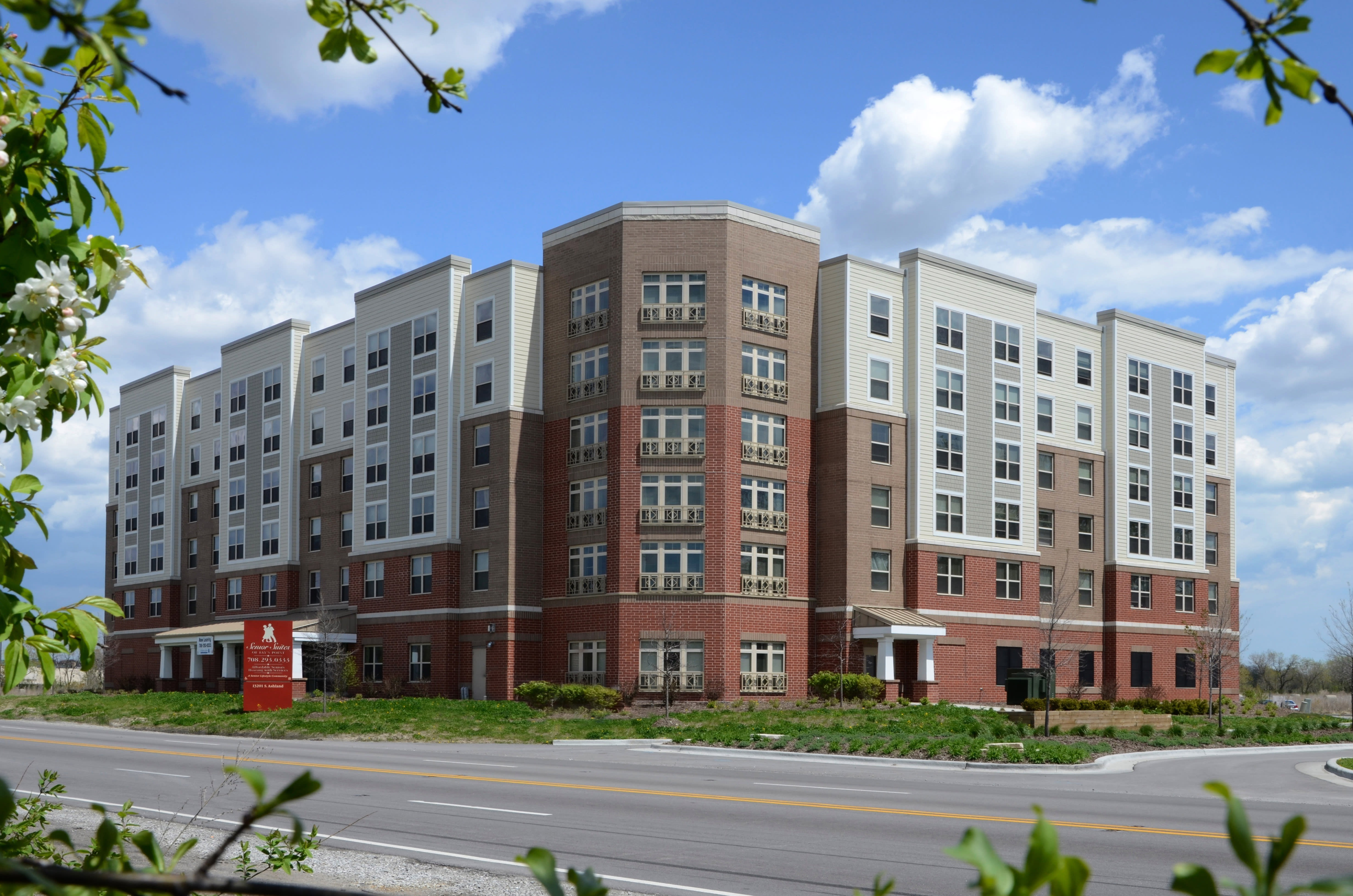 Senior Suites of Fay's Point Community Exterior