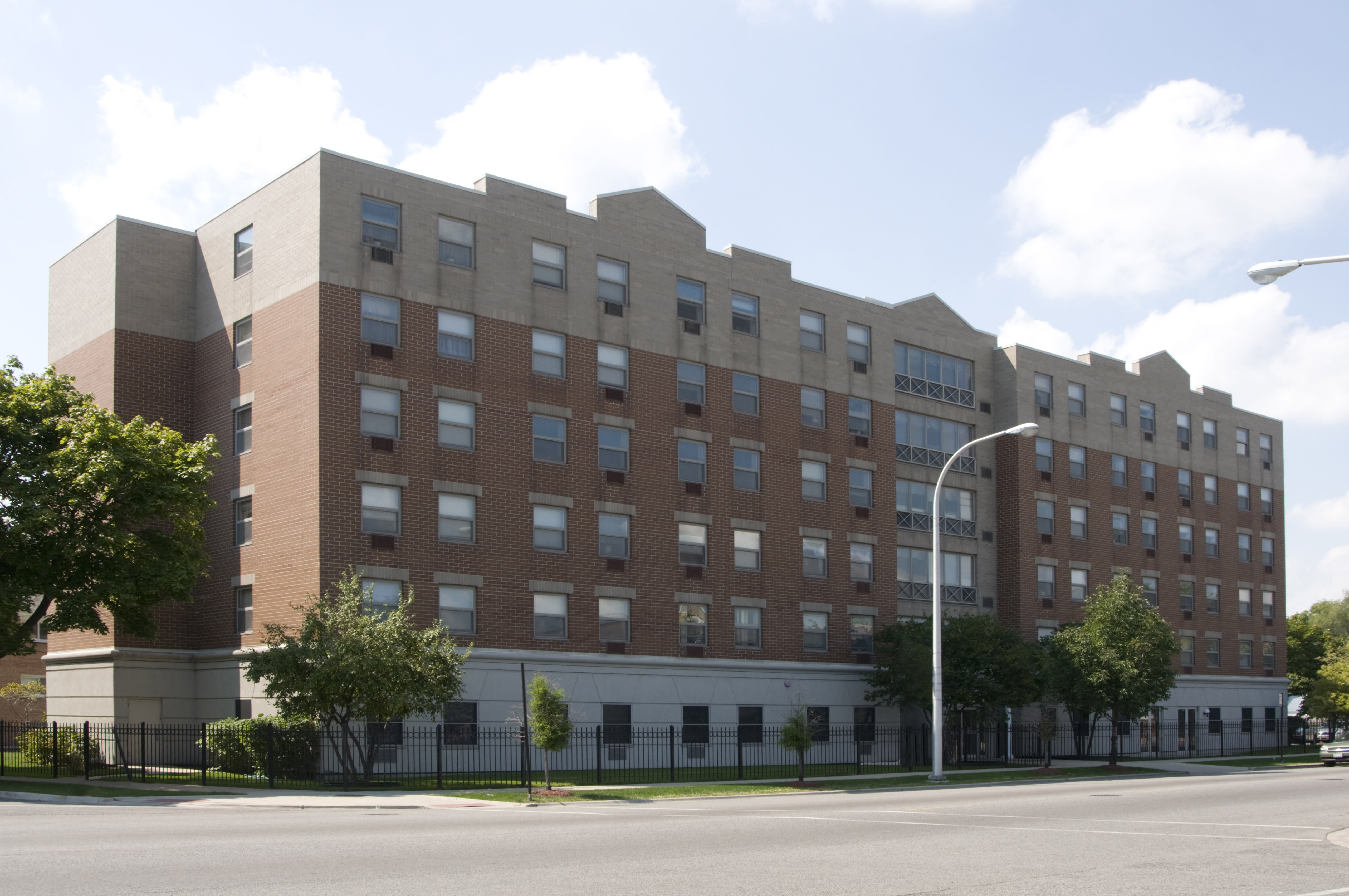 Senior Suites of Belmont Cragin Community Exterior