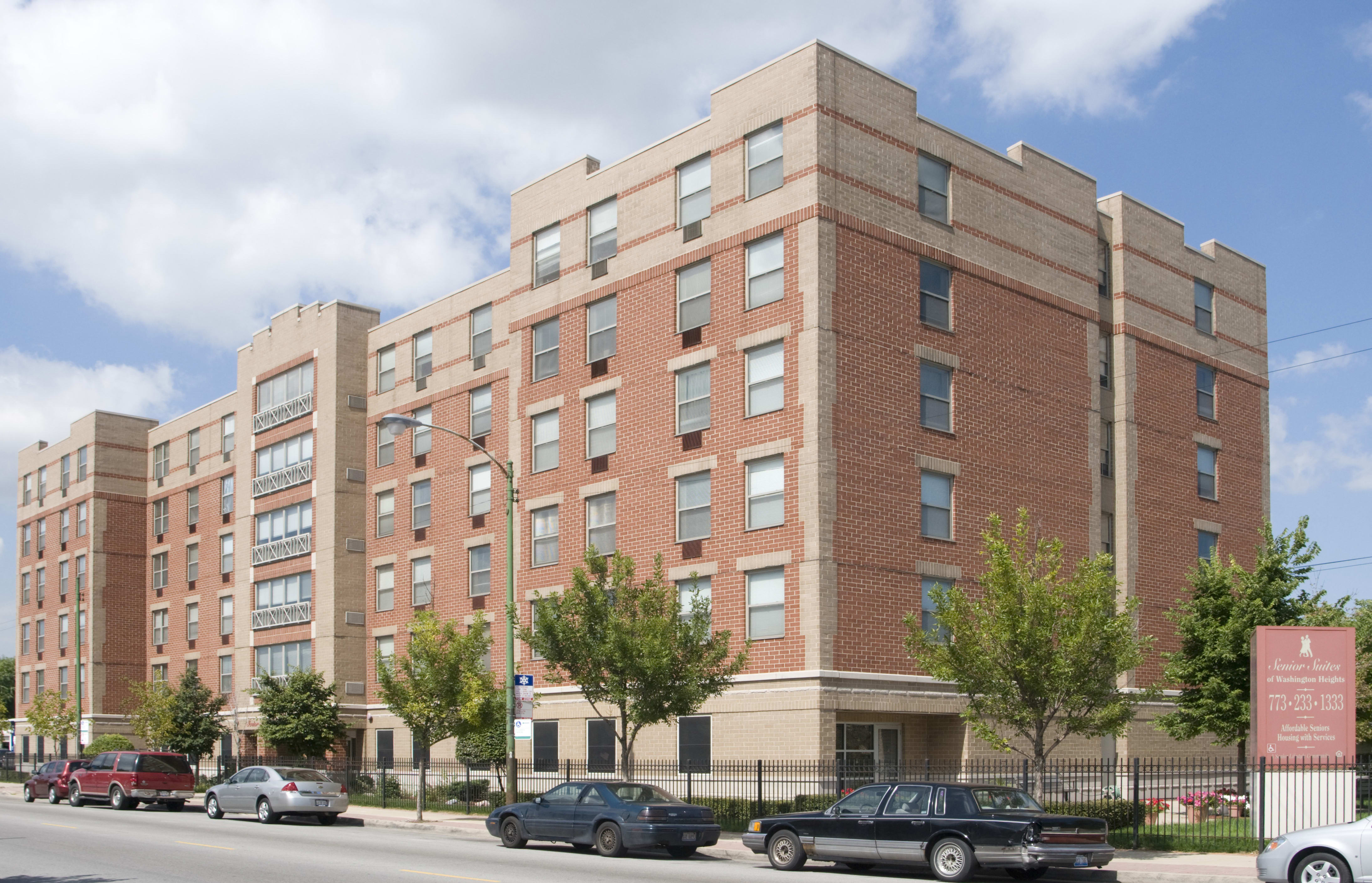 Senior Suites of Washington Heights Community Exterior