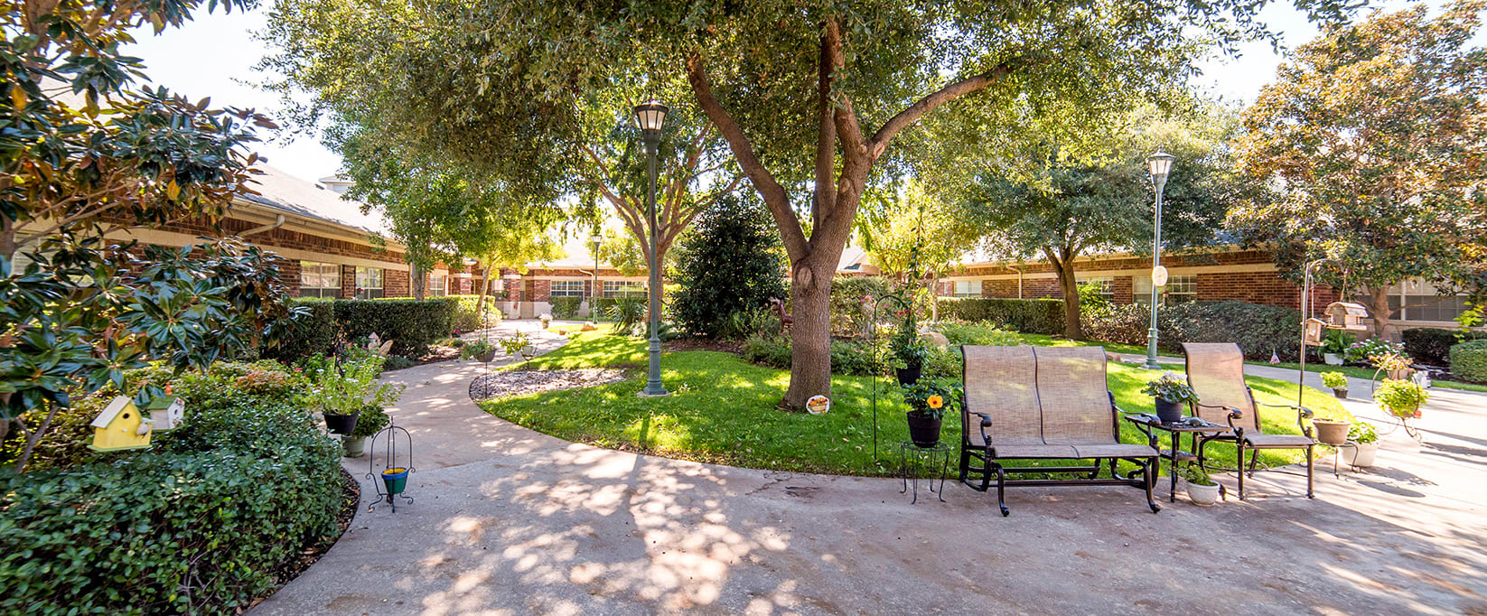 Brookdale Summer Ridge outdoor common area