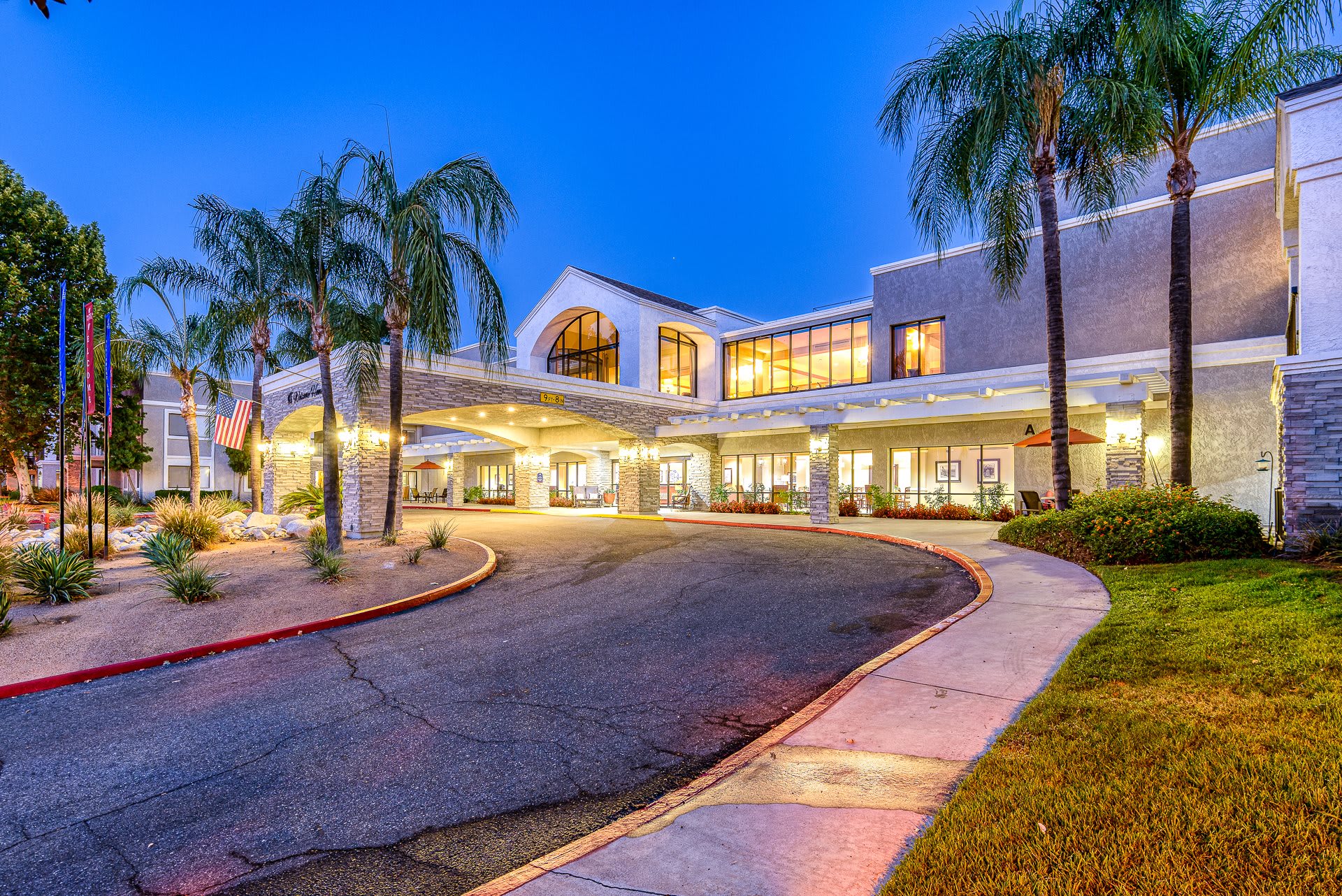 Pacifica Senior Living Menifee outdoor common area