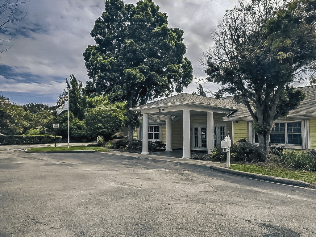 Angels Senior Living at Dunedin community exterior