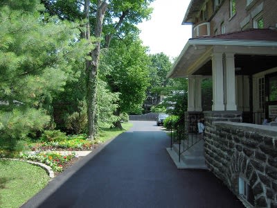 McCallum Assisted Life outdoor common area