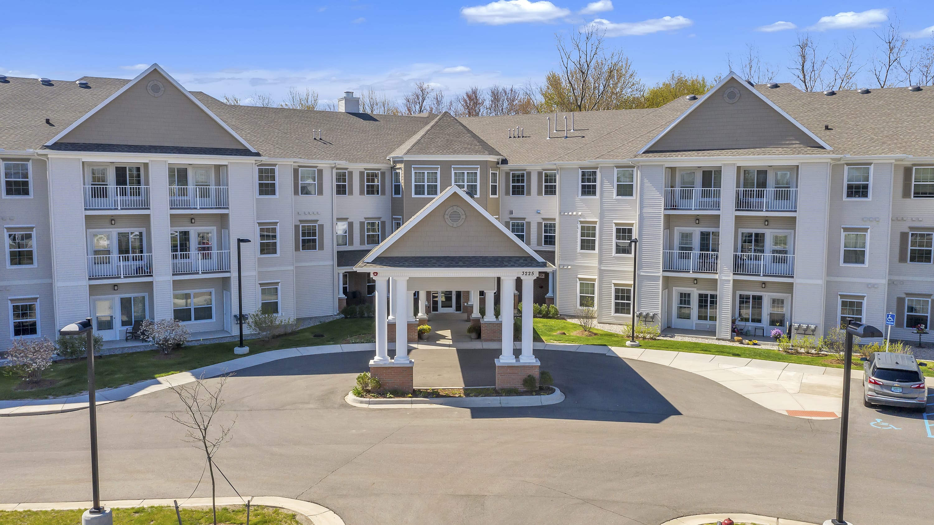 Grandhaven Manor II community exterior