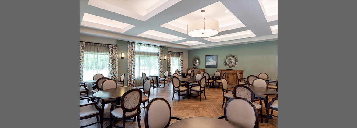 Pinnacle Superior Senior Living dining room