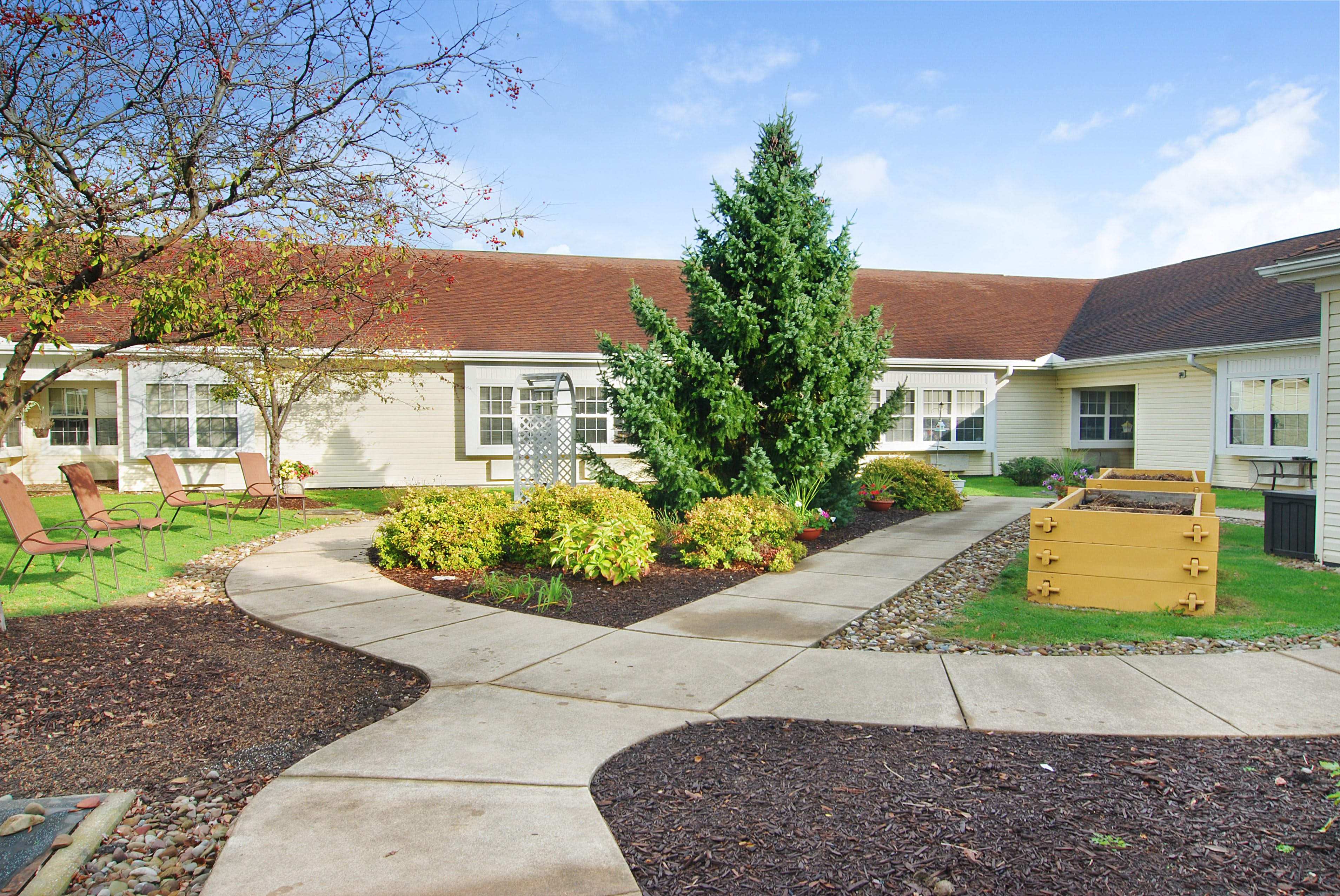 Broadway Creek Senior Living Courtyard