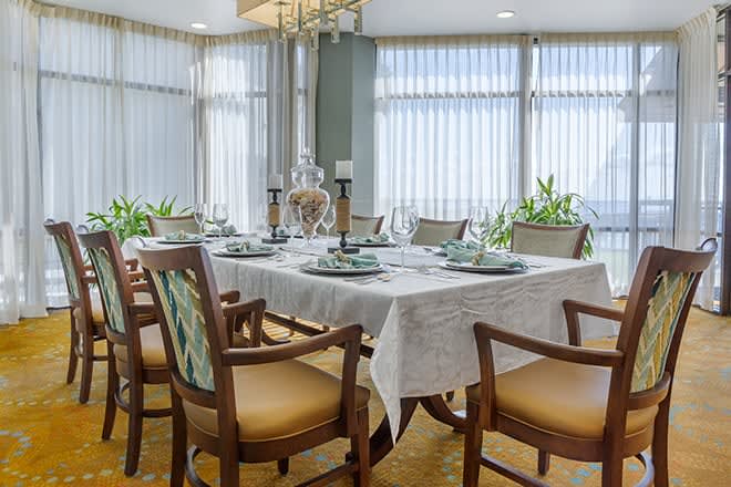 Brookdale Bayshore dining room