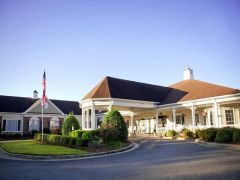 Viva Senior Living at Albany outdoor common area