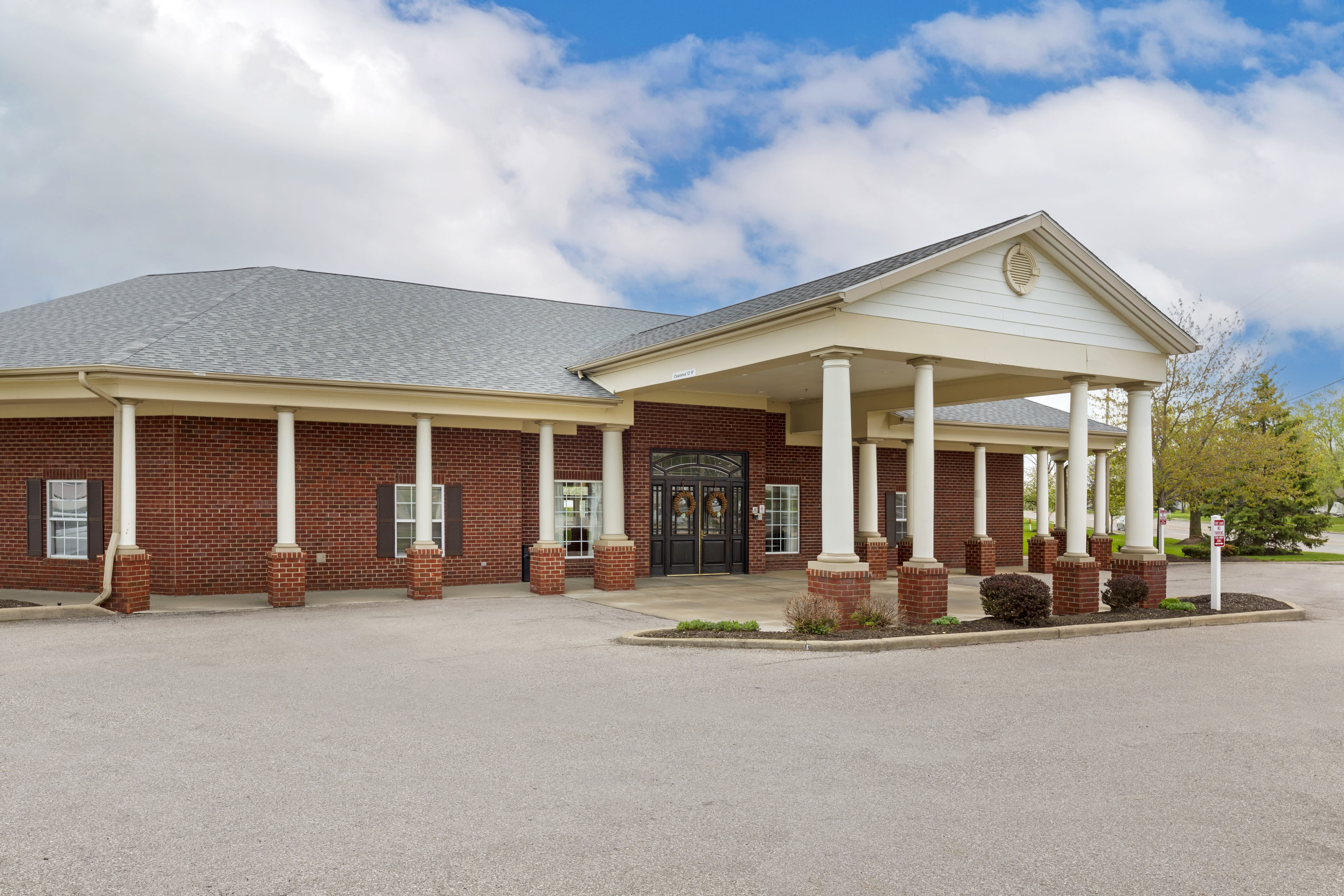 Lorain Estates Senior Living - a Sinceri Community community exterior