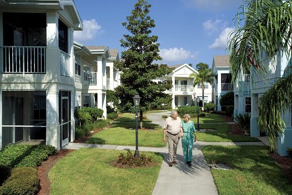 Aston Gardens at Courtyards residents