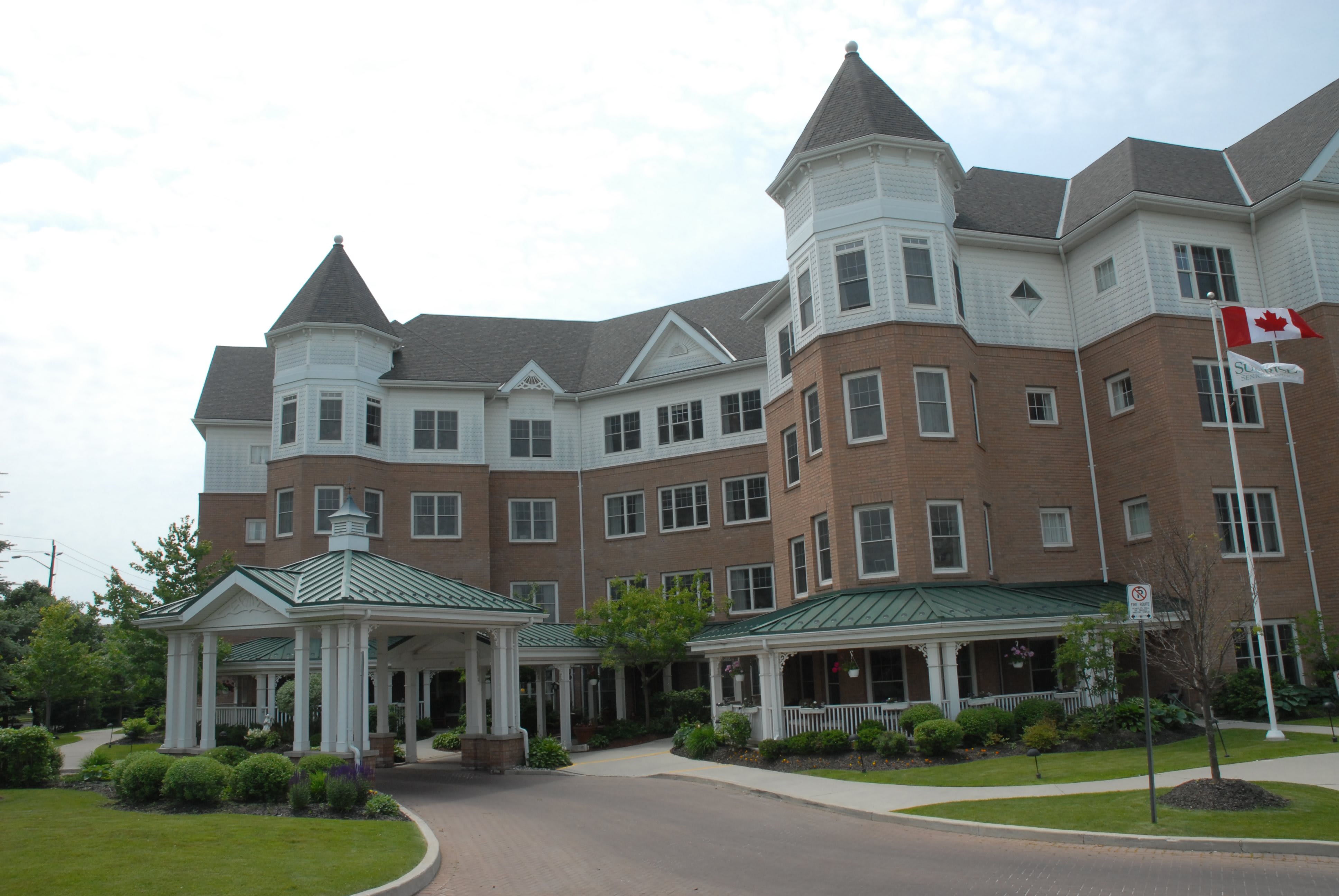 Sunrise of Richmond Hill community exterior