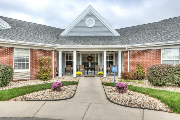 Carriage Court Of Grove City community exterior