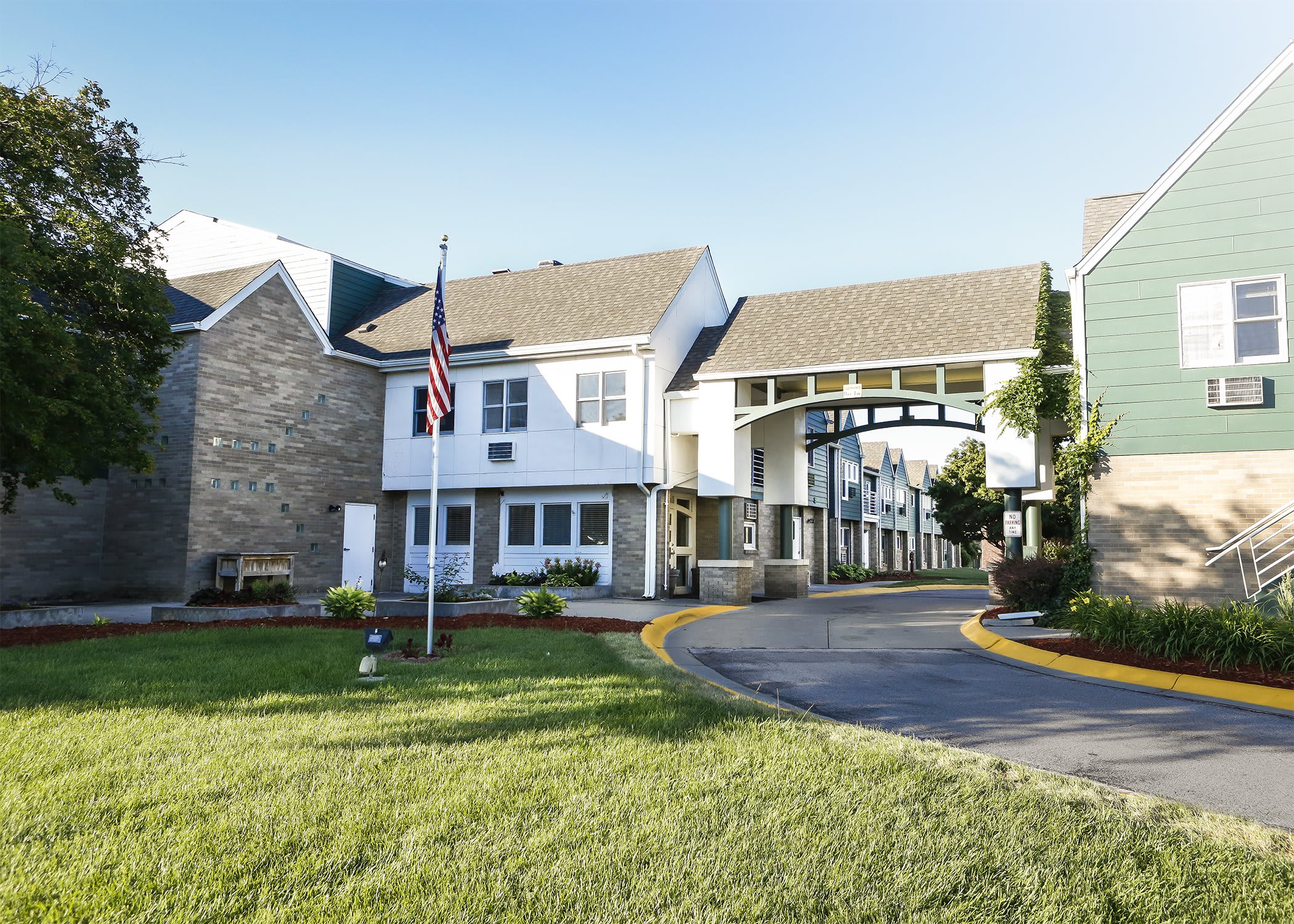 Hickory Villa outdoor common area