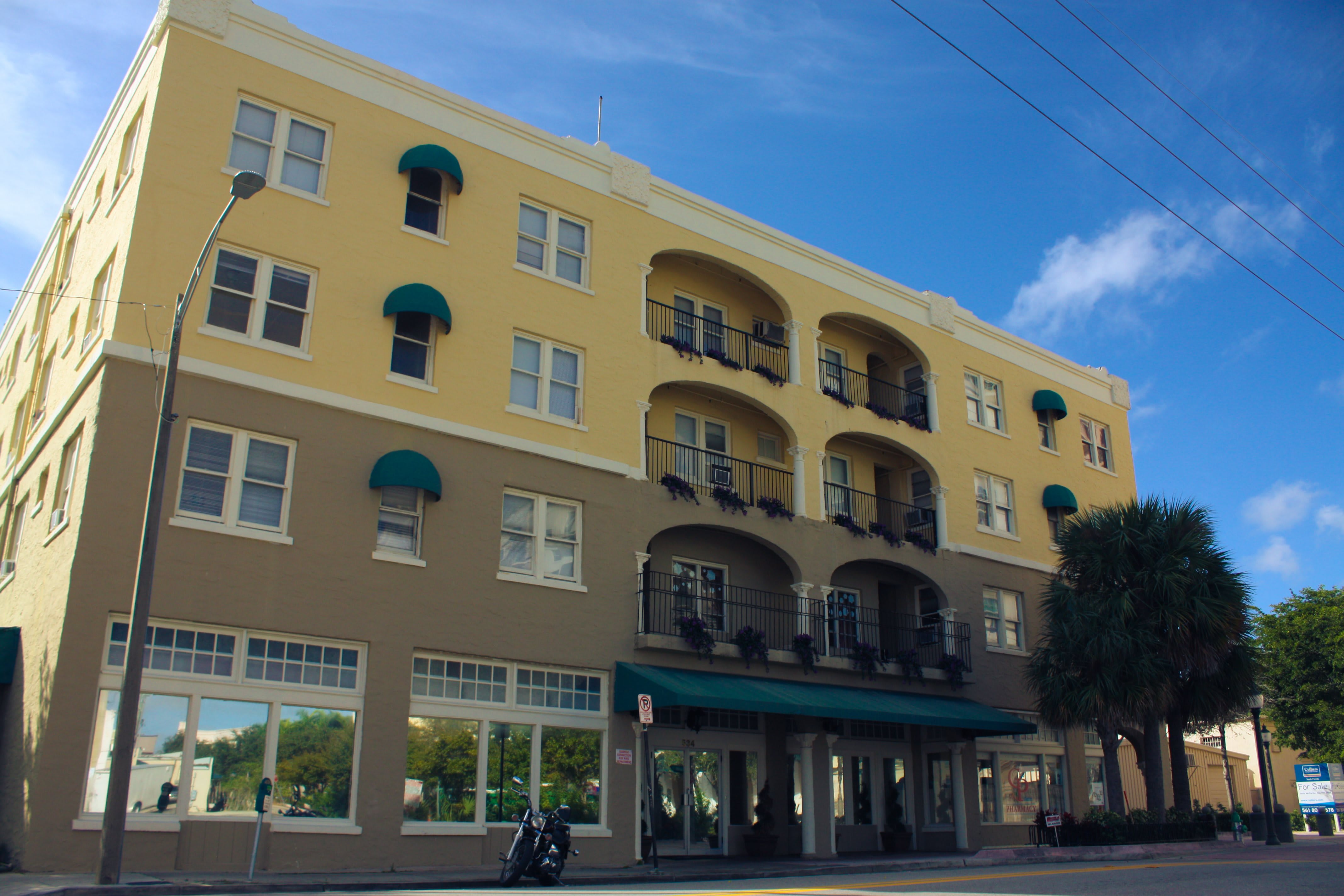 Colonial Assisted Living at West Palm Beach 