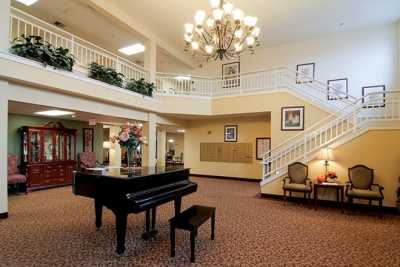 Paramount Senior Living at Manassas lobby