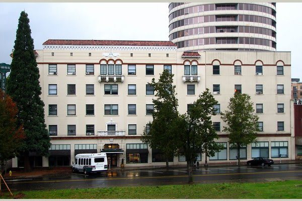 The Evergreen Inn Vancouver community exterior