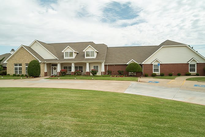 Morada Lake Hefner community exterior