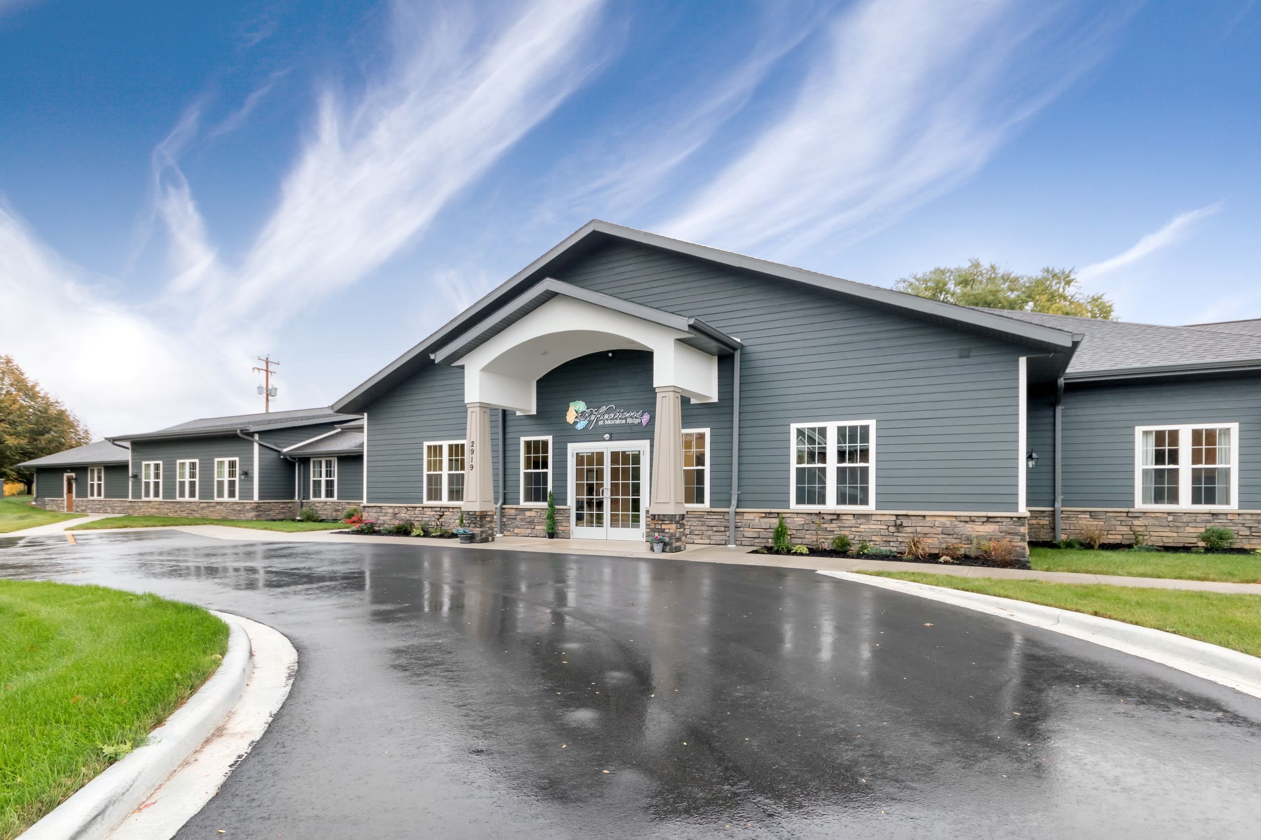 Reflections at Moraine Ridge community exterior