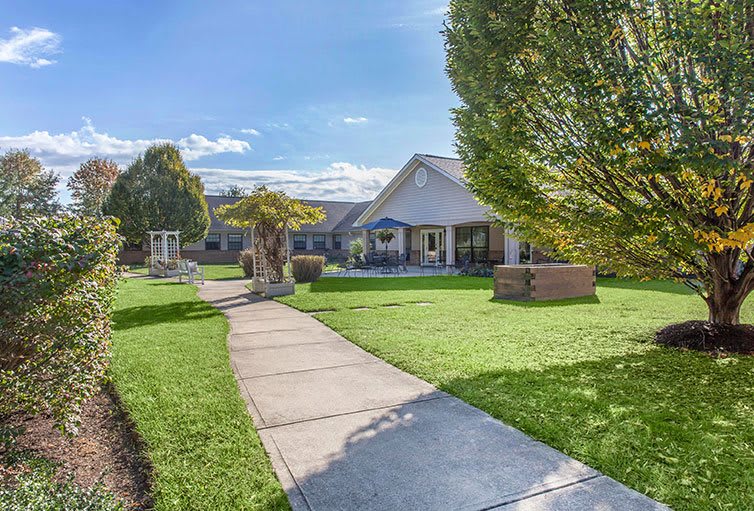 Charter Senior Living of Columbia outdoor common area