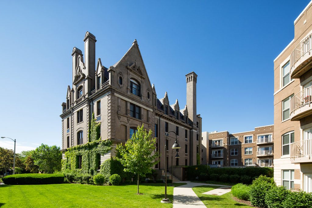 Eastcastle Place, a CCRC community exterior