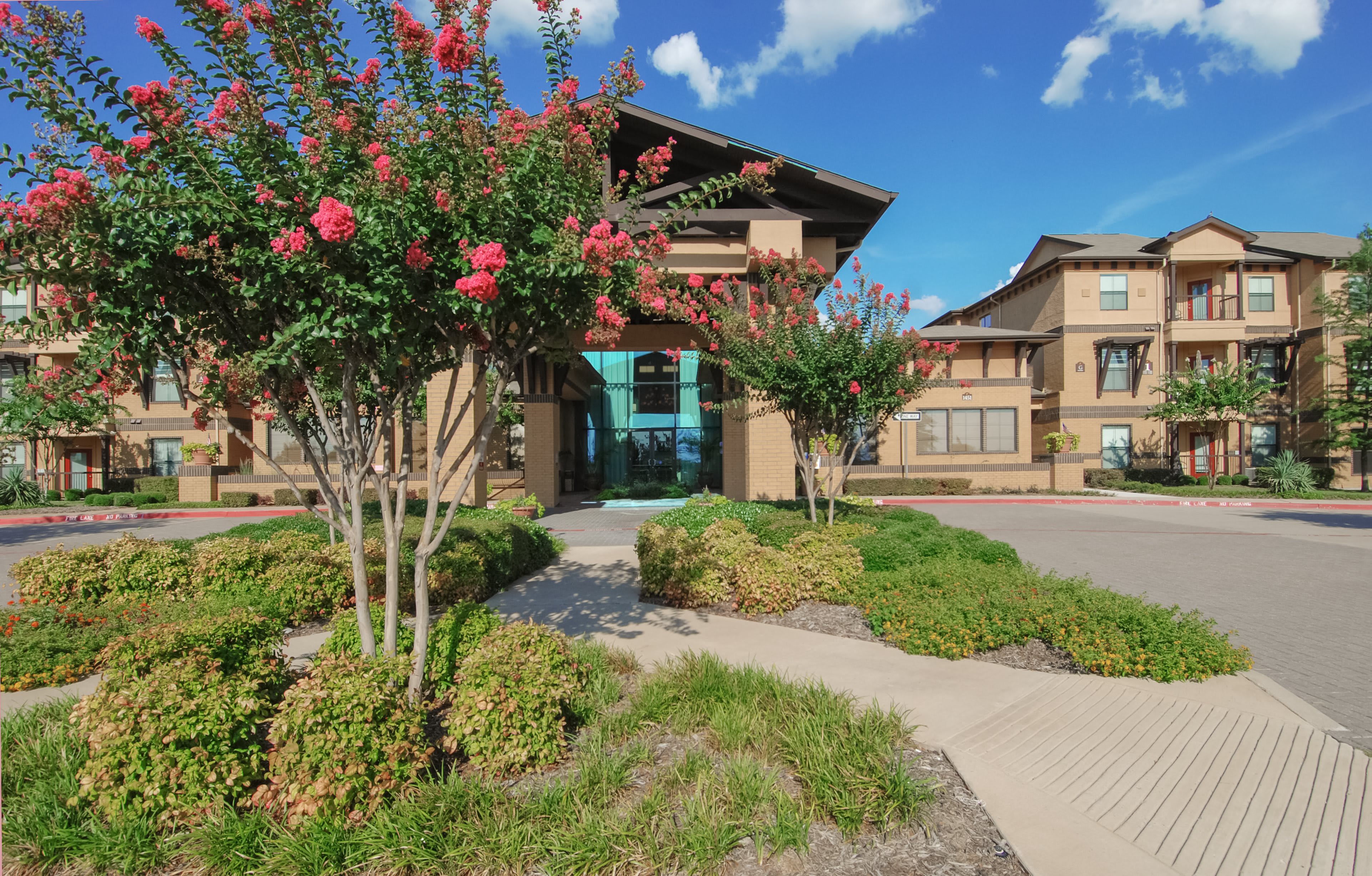 Holiday Parkview in Allen community exterior