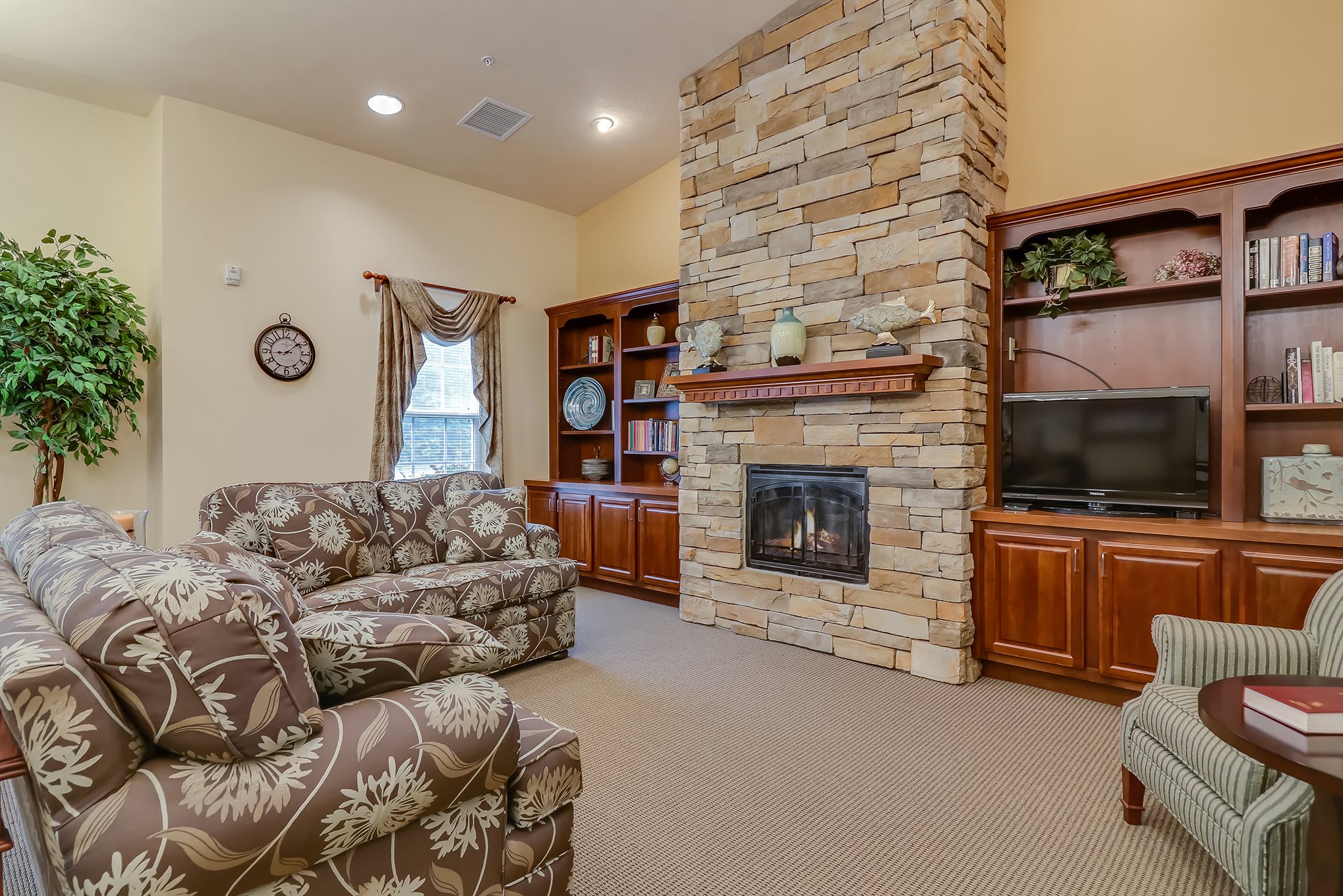 Briarwood Assisted Living and Memory Care indoor common area