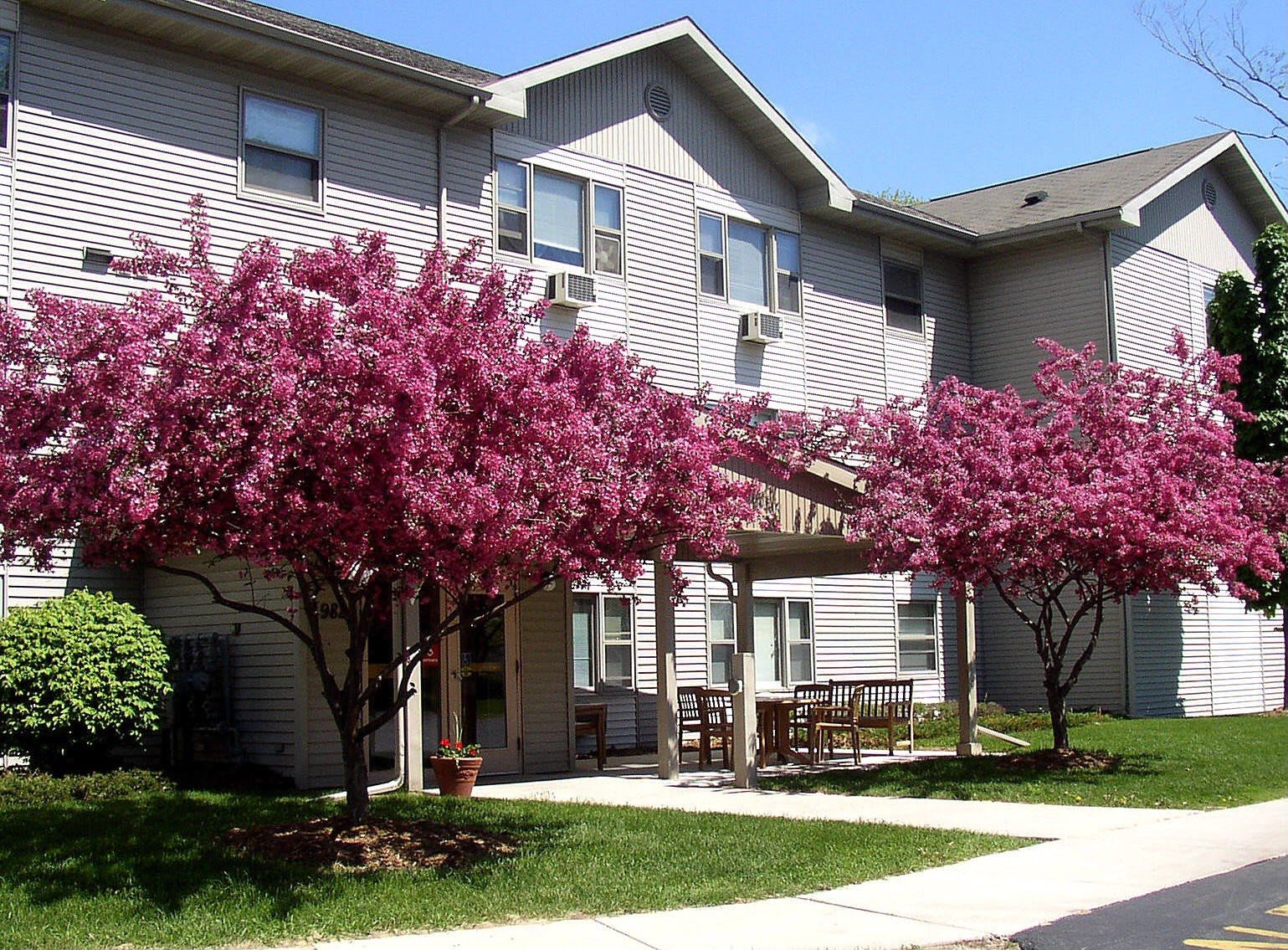 Maple Crest Apartments 