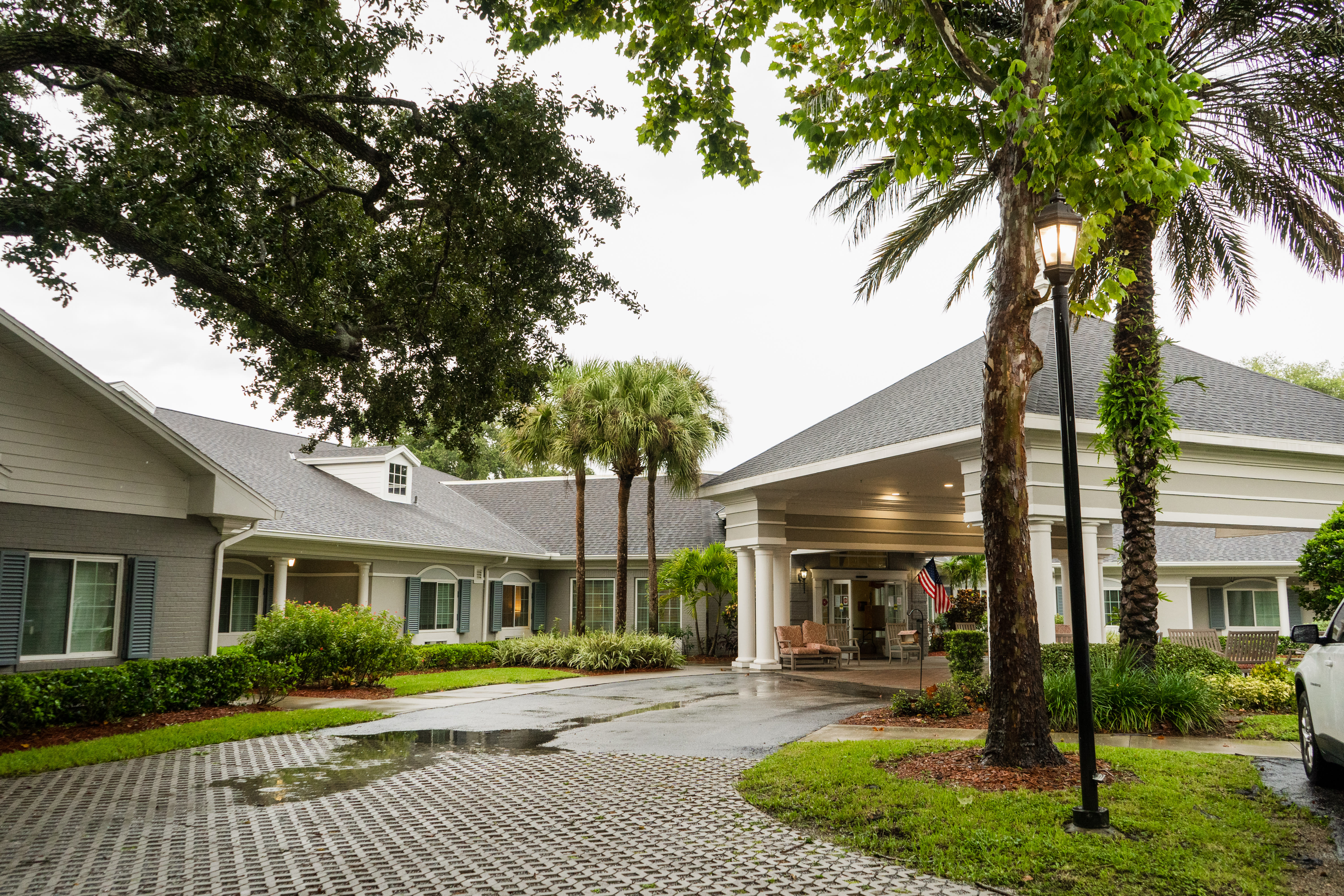 The Colonnade at Northdale Community Exterior